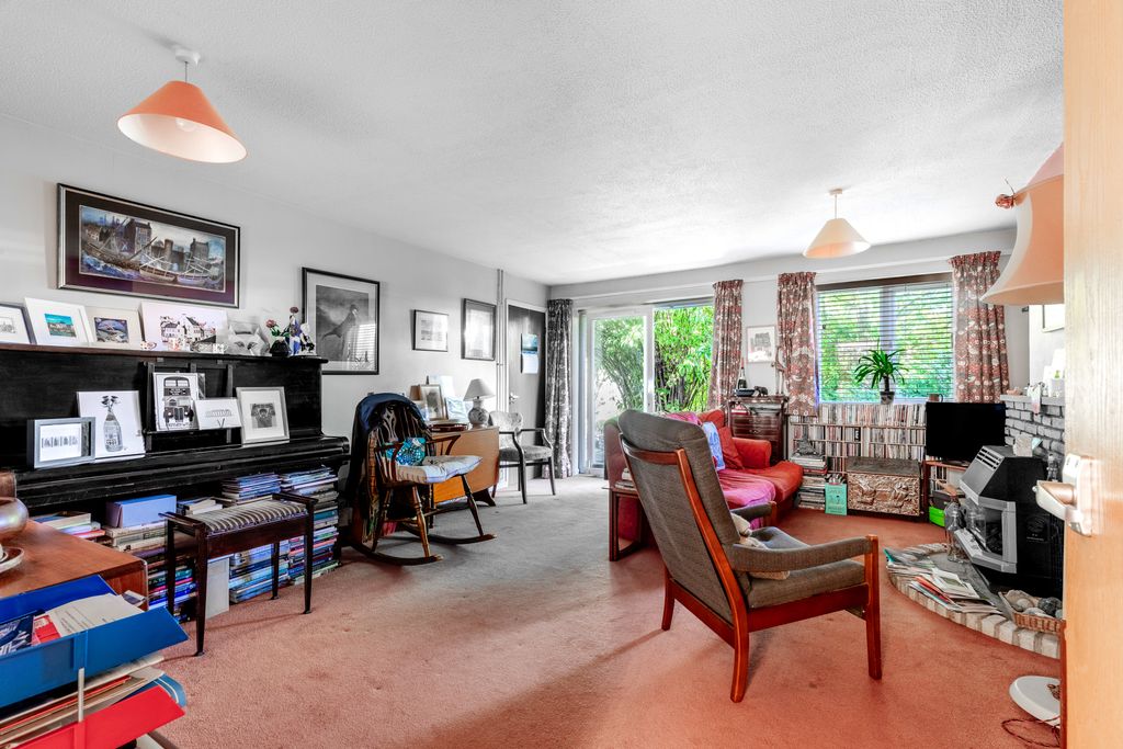 Property photo 2 of 20 A7