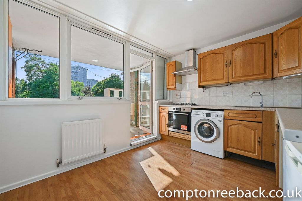 Property photo 2 of 9 Kitchen