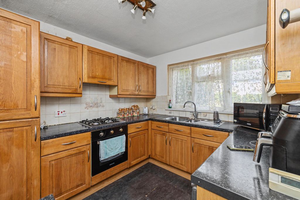 Property photo 2 of 15 10 Blessington Road, Lewisham, London, Se13 5Eb