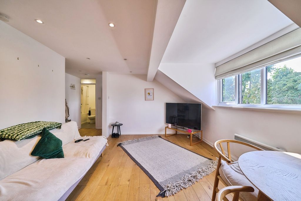 Property photo 3 of 18 Pbox-Img.Jpg