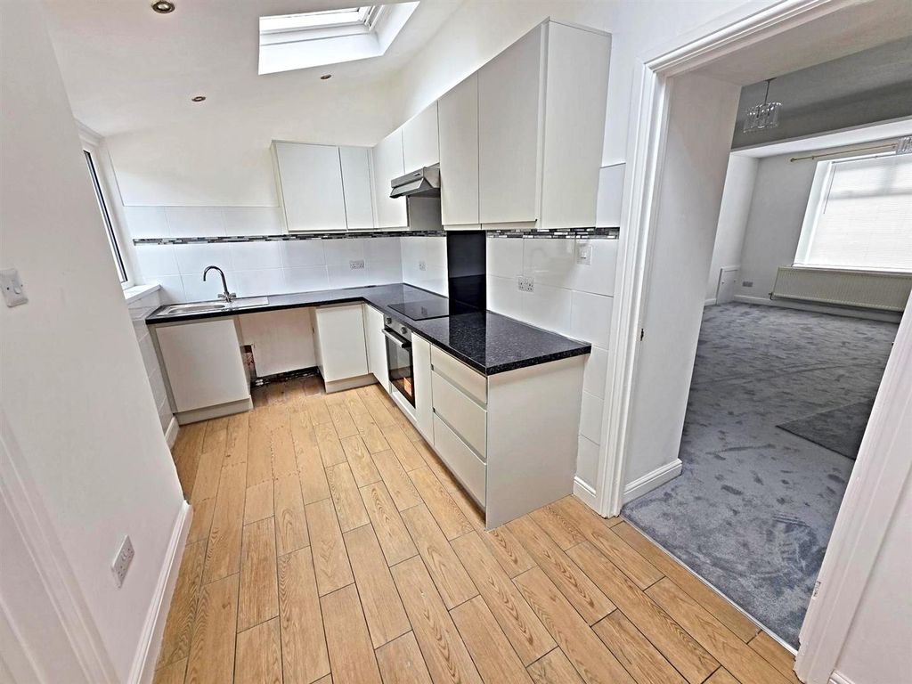 Property photo 3 of 16 Kitchen/Breakfast Room