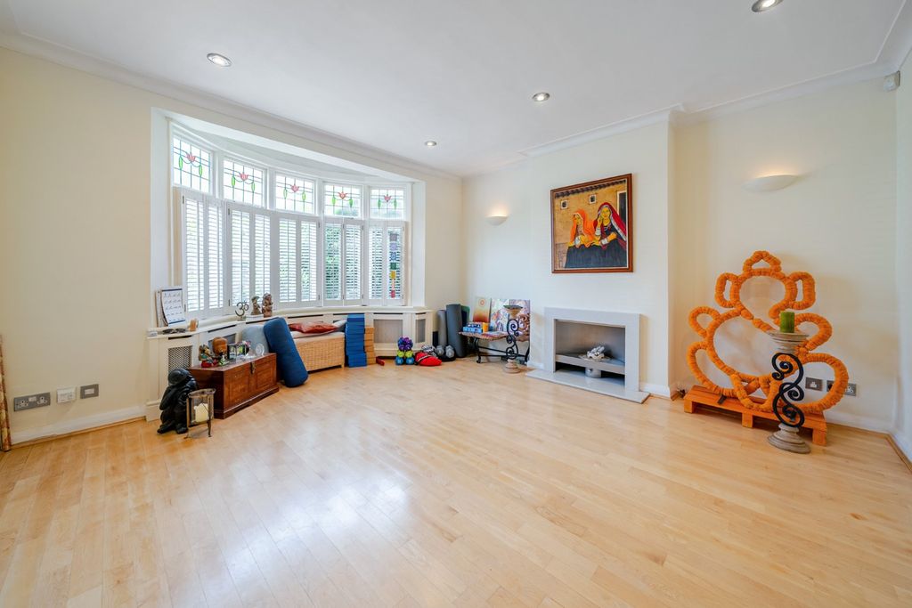 Property photo 3 of 23 Picture No. 24