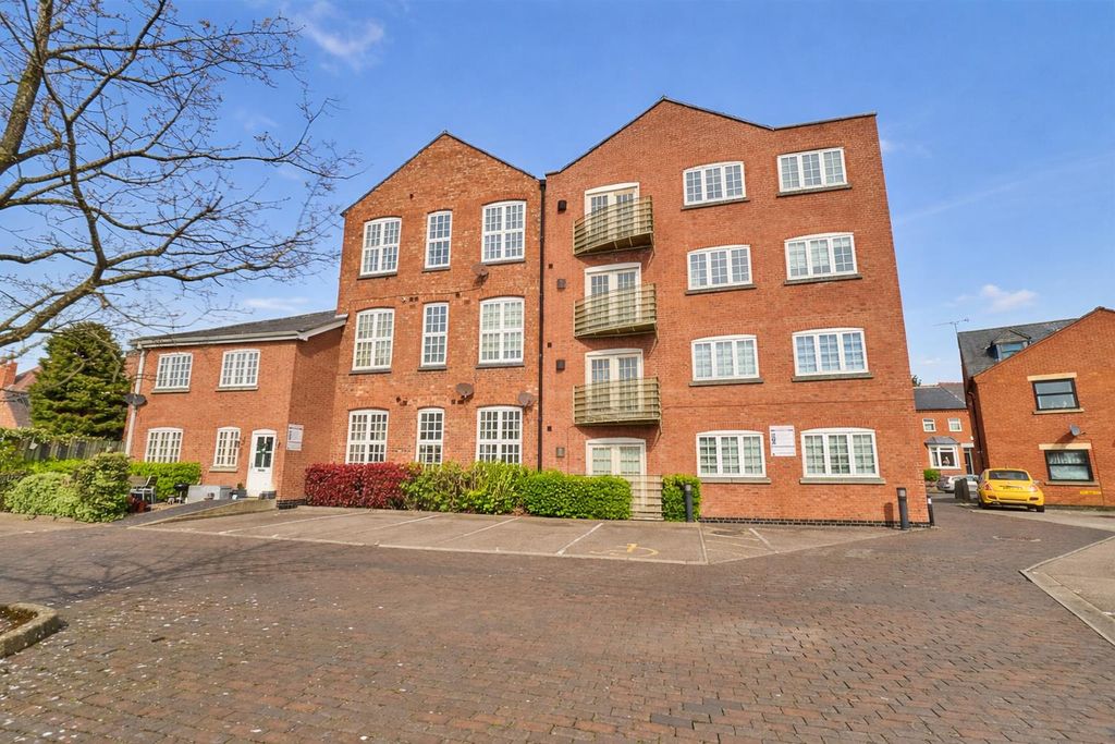 Property photo 1 of 10 Front Apartment 18.Png