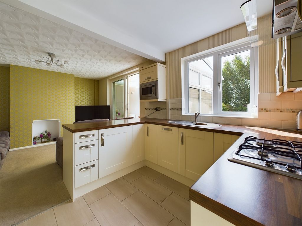 Property photo 2 of 21 Kitchen