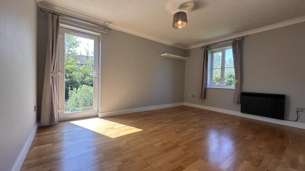 Property photo 3 of 10 Living Room