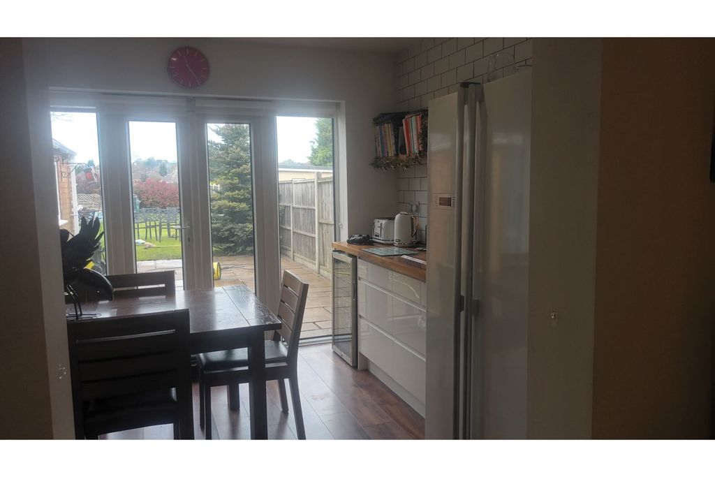 Property photo 3 of 17 Dining Area