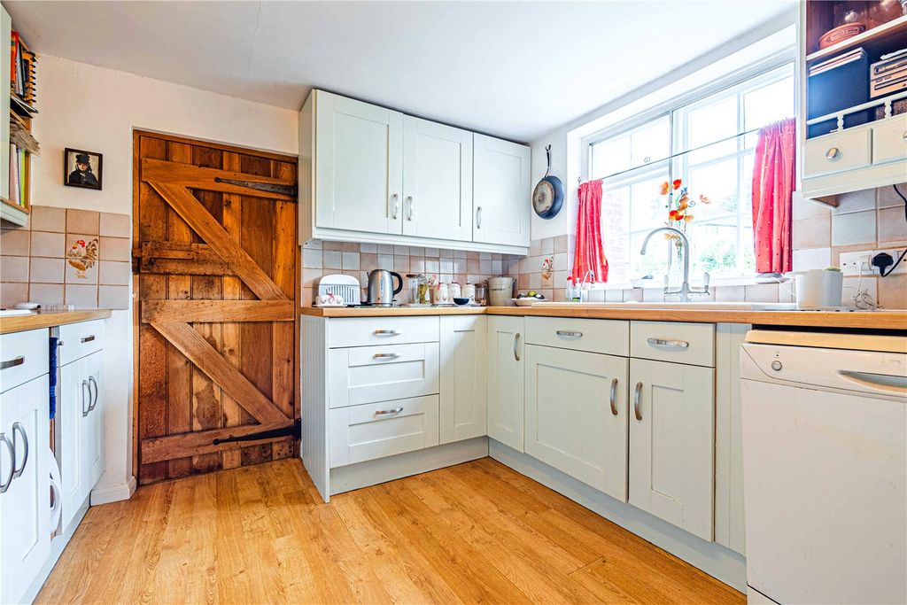 Property photo 3 of 23 Picture No. 16