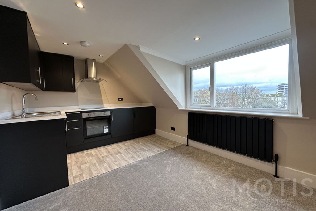 Property photo 3 of 6 Photo 10