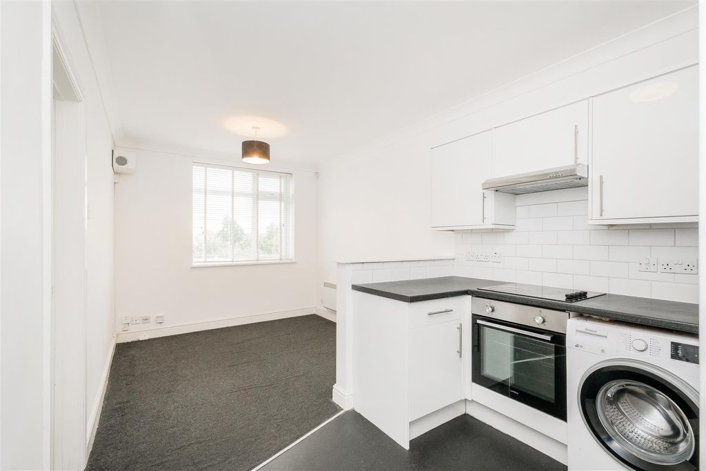 Property photo 3 of 21