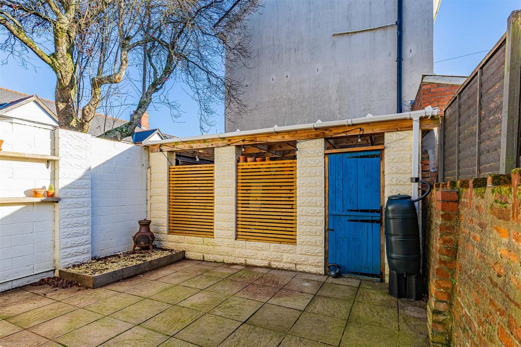 Property photo 3 of 19 Summerfield Avenue 40-2.Jpg