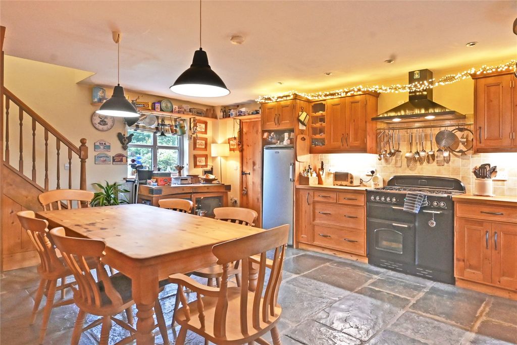 Property photo 3 of 24 Kitchen / Diner