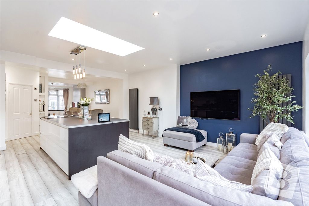 Property photo 3 of 16 Kitchen