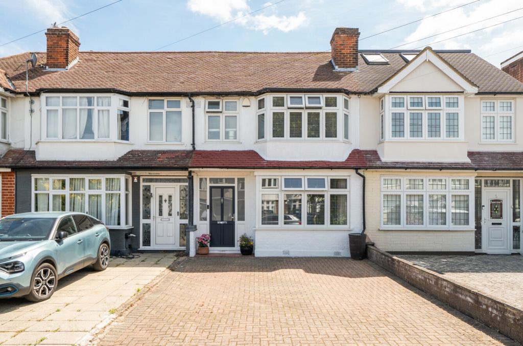 Property photo 3 of 11 1-6A316Fffe0F57-1469663-3-6A312d17d0694-1