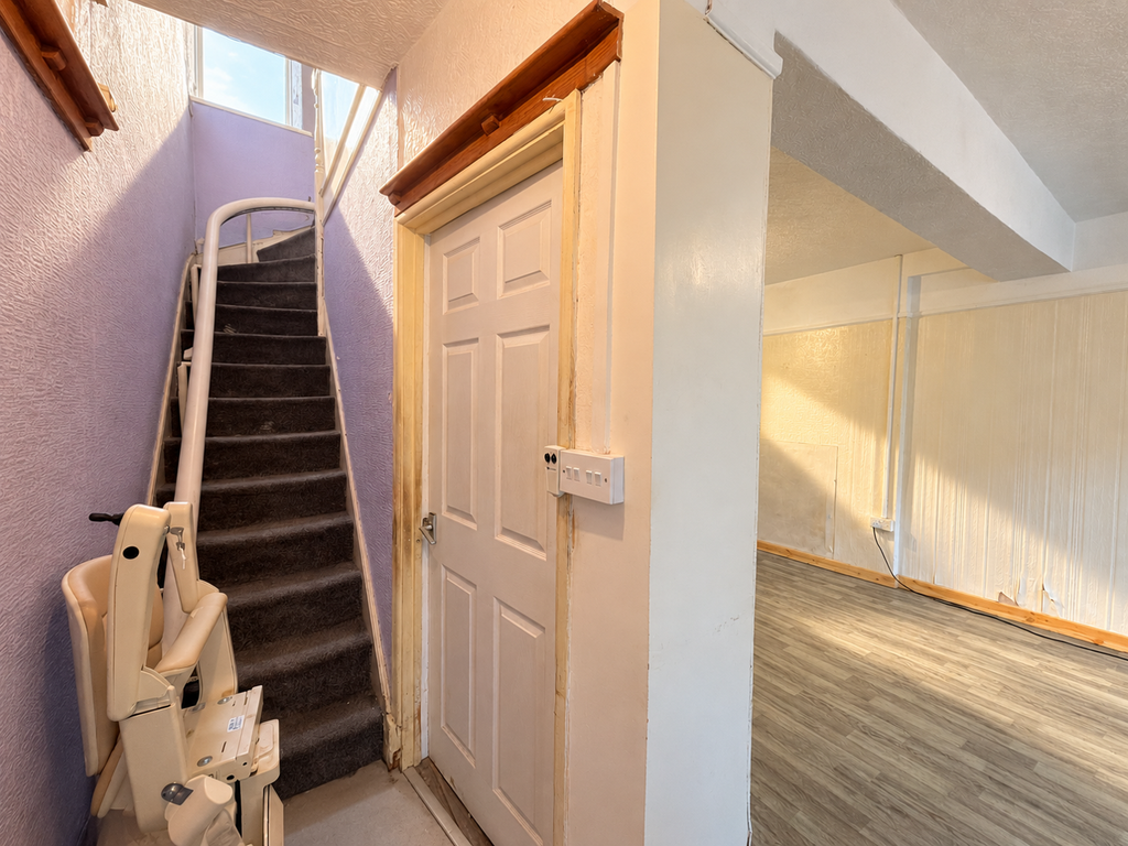 Property photo 2 of 18 Hallway
