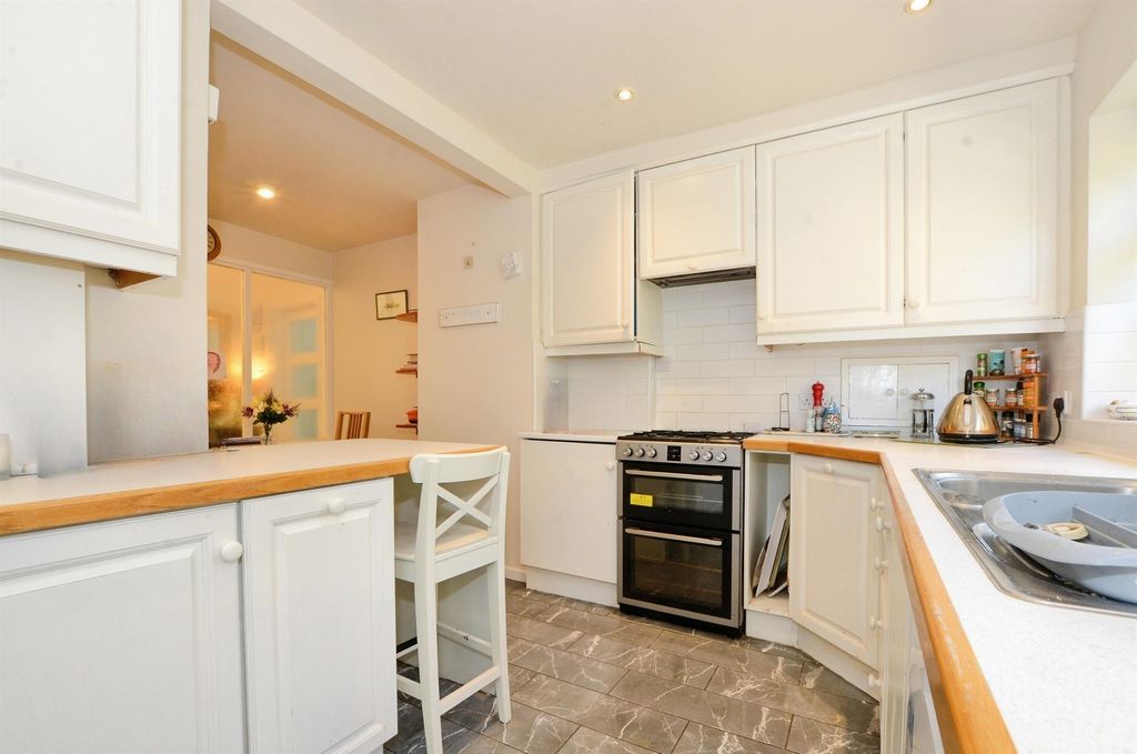 Property photo 2 of 21