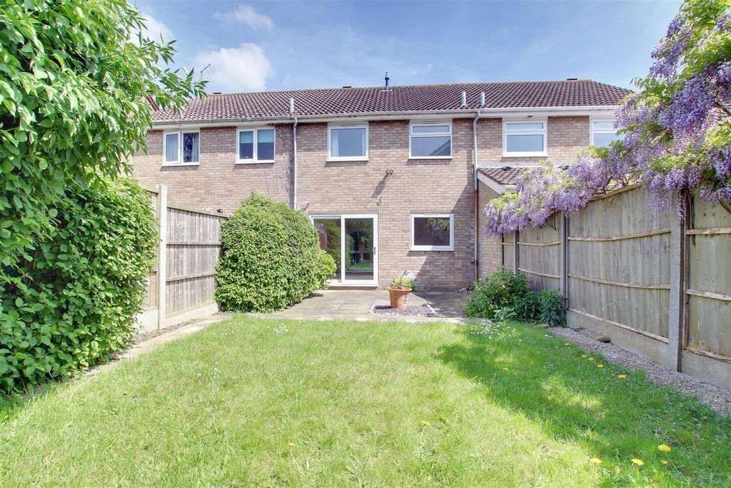 Property photo 2 of 8 30 Swan Close 2.Jpg