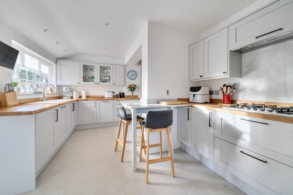 Property photo 3 of 21 Kitchen