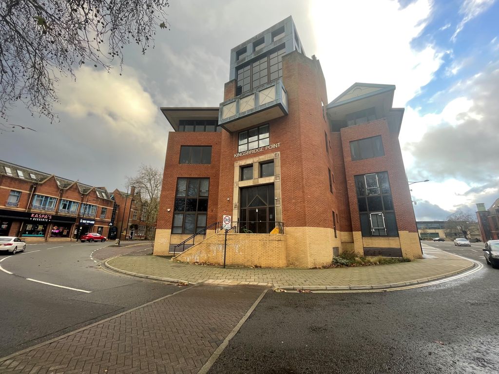 Property photo 1 of 6 Bedroom