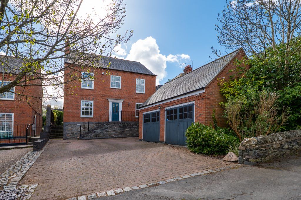 Property photo 1 of 29