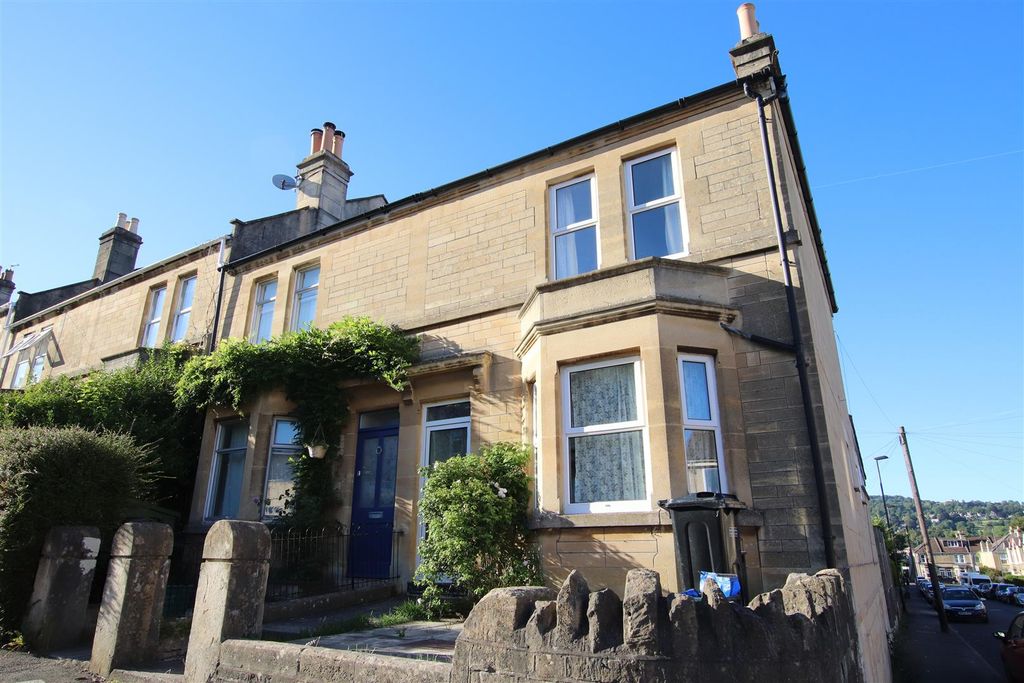 Property photo 2 of 11