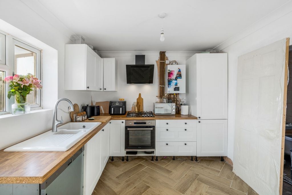 Property photo 3 of 23 28 Albert Avenue (Gedney)-19