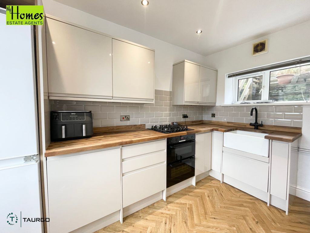 Property photo 2 of 31