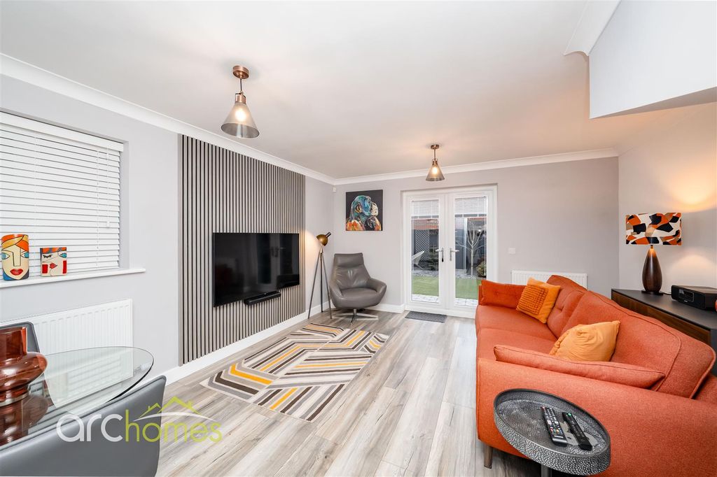 Property photo 2 of 25 Crossfield-6.Jpg