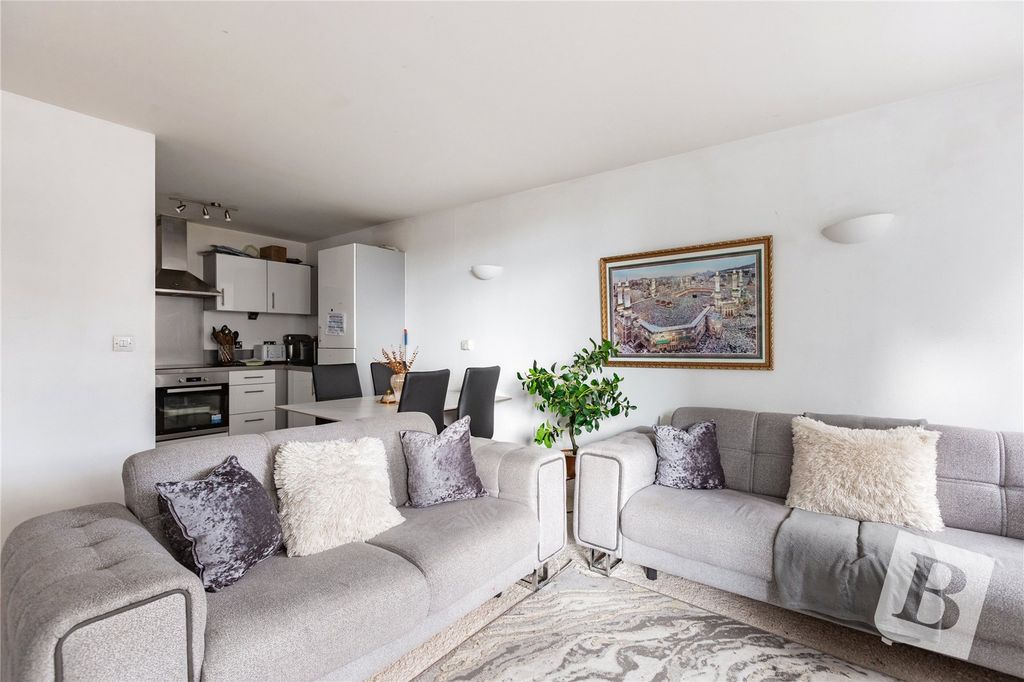 Property photo 1 of 10 Lounge