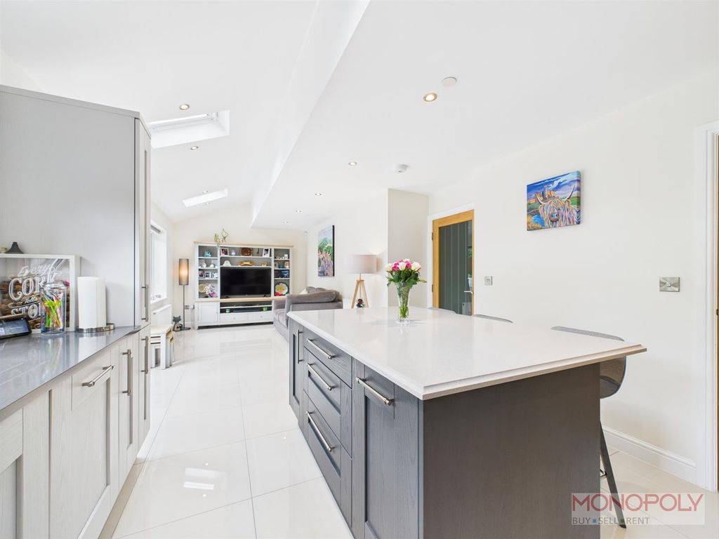 Property photo 3 of 43 Cam01943G0-Pr0496-Still029.Jpg