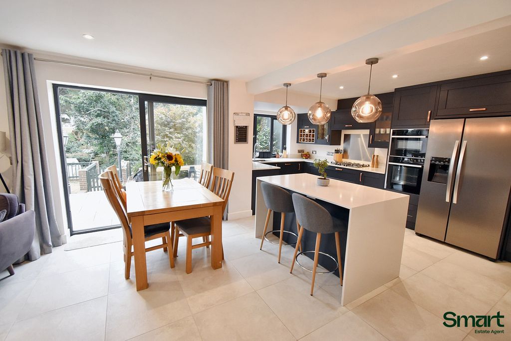 Property photo 3 of 23