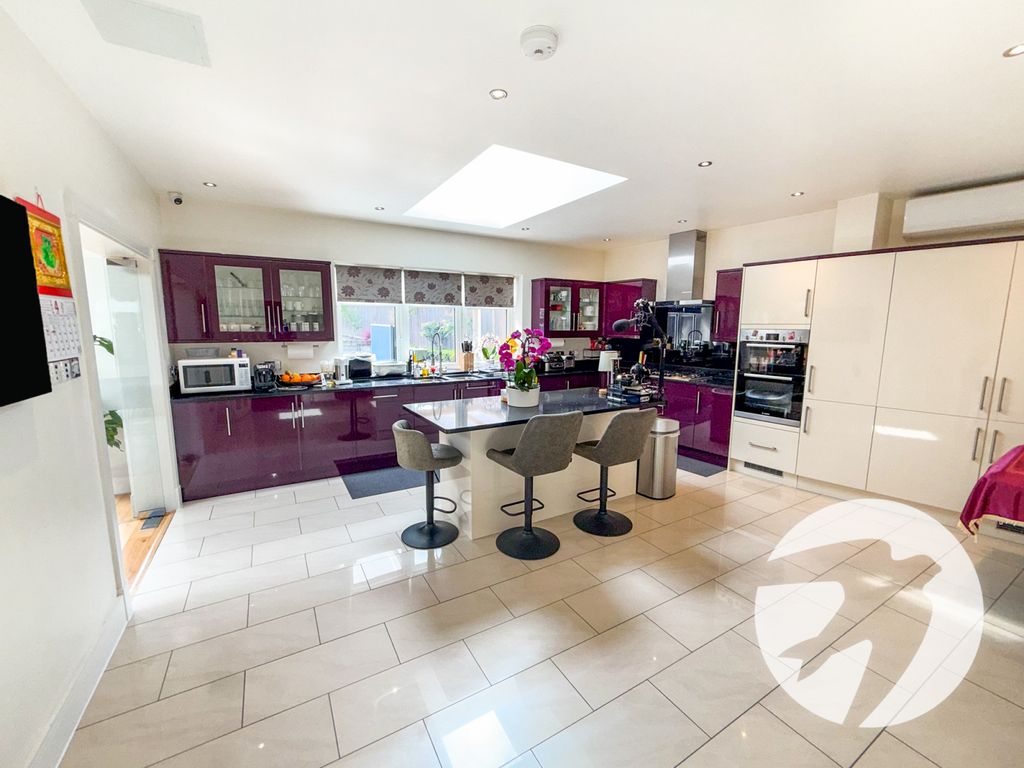 Property photo 3 of 30 Picture No. 10