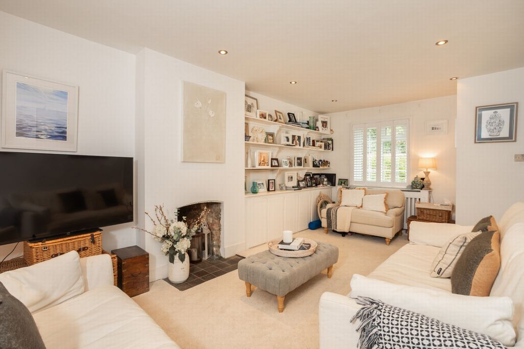 Property photo 3 of 19 Sitting Room