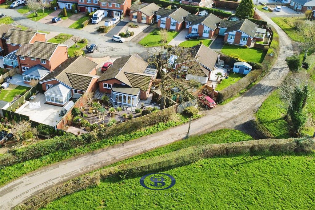 Property photo 2 of 28