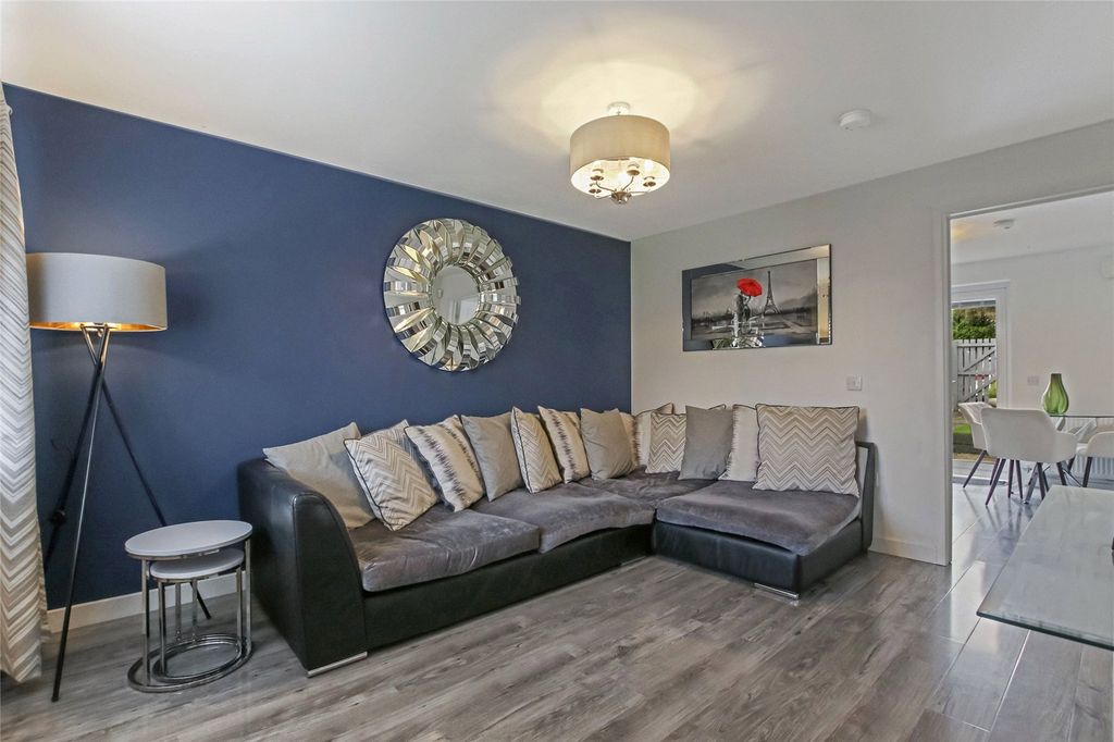 Property photo 1 of 16 Lounge