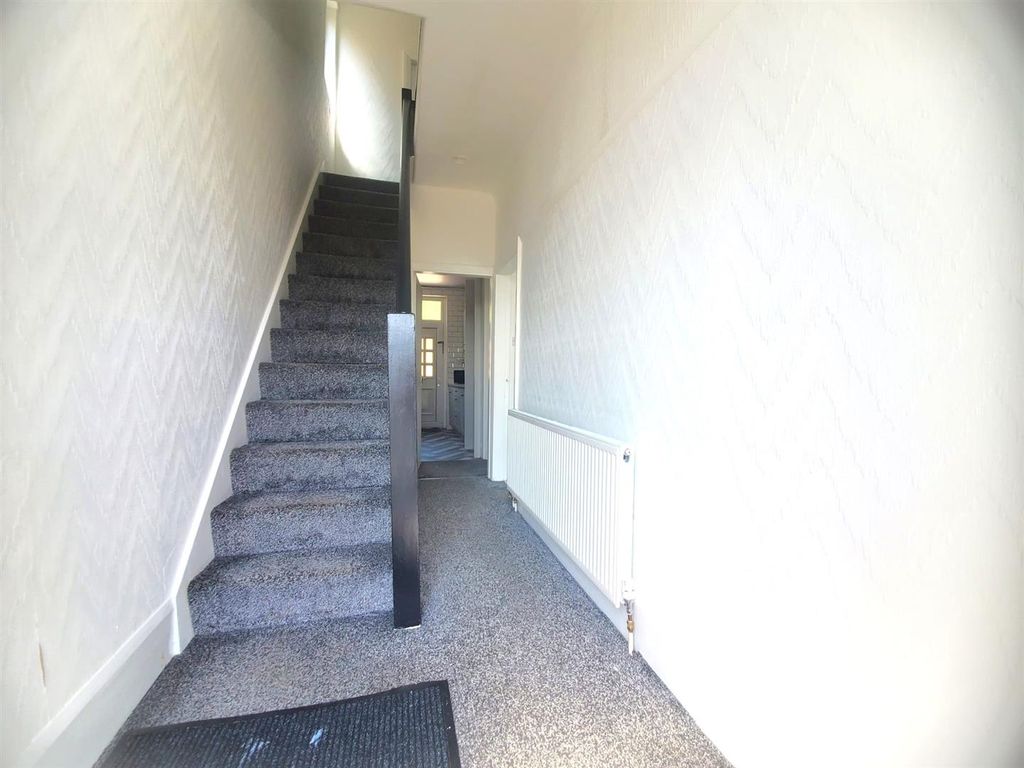 Property photo 3 of 29 Entrance Hallway