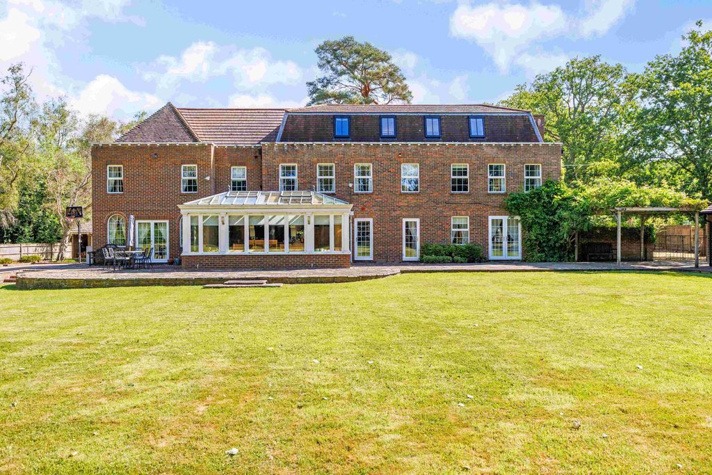 Property photo 2 of 11