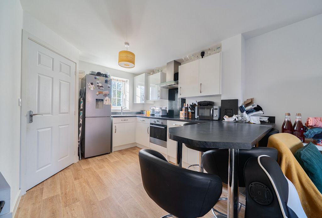 Property photo 3 of 14 1401006-3-696A1Ff...