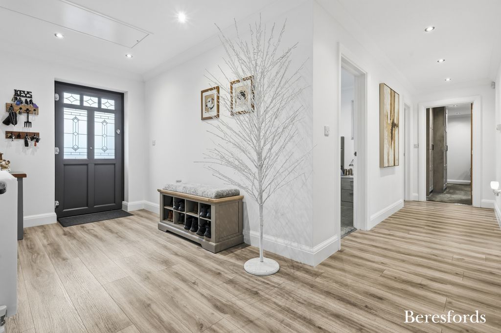 Property photo 2 of 23 Hallway