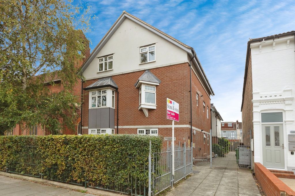 Property photo 2 of 17