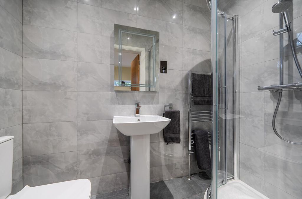 Additional image 14 of 5 bed property for saleCanons Drive, Edgware HA8