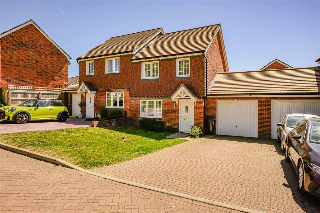 Property photo 1 of 22 9 Wren Grove, Havant-Small-Porticomarketing-Soldby