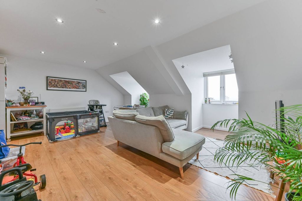 Property photo 3 of 9