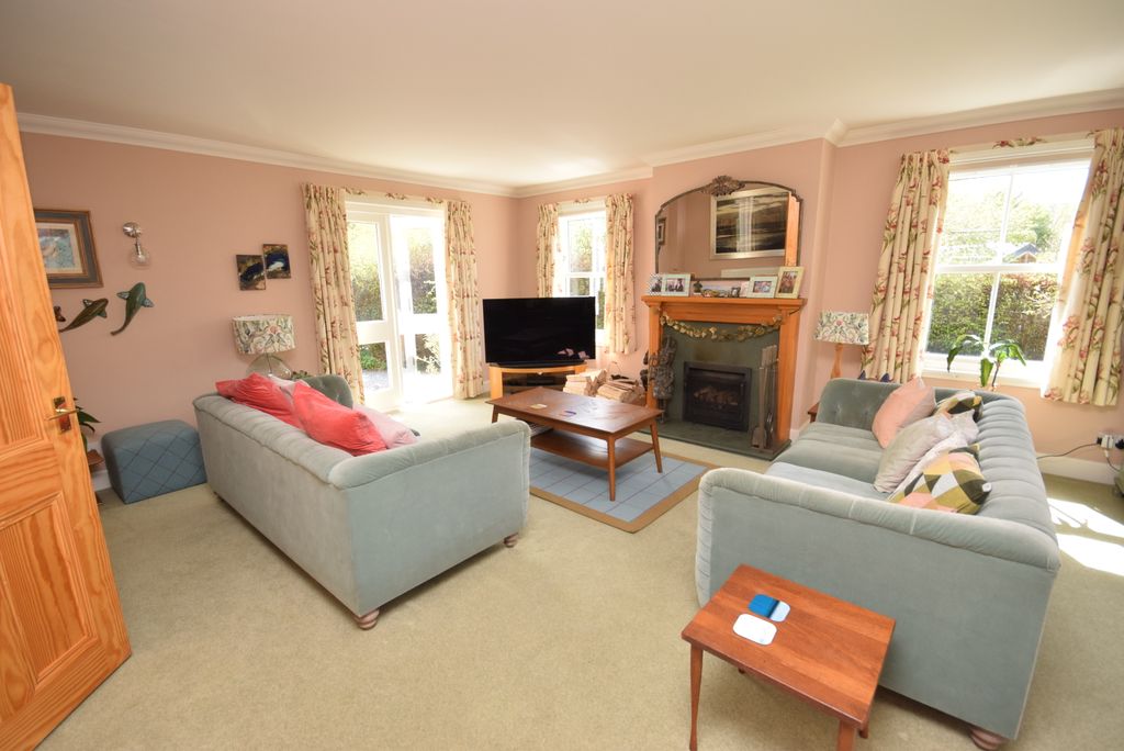Property photo 3 of 38