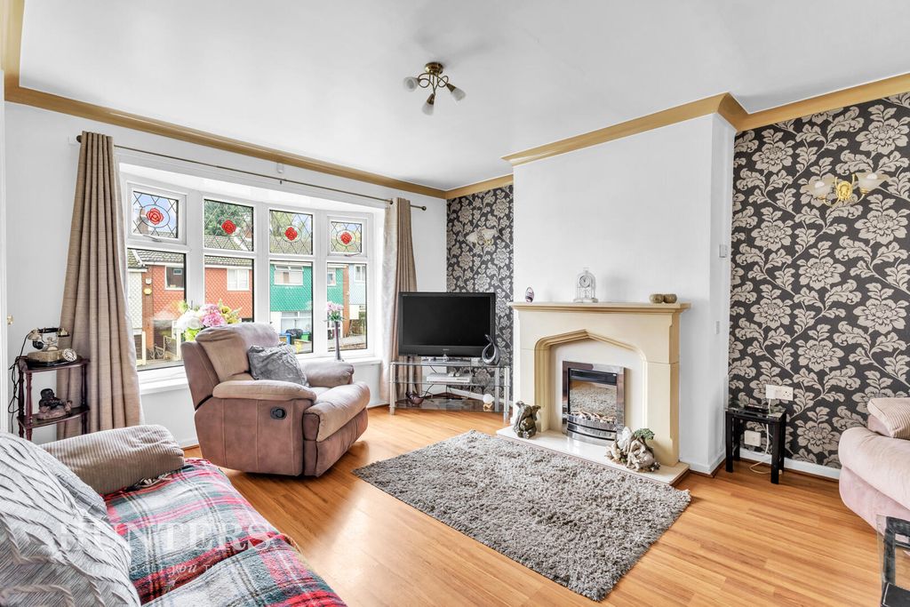 Property photo 2 of 22 Living Room