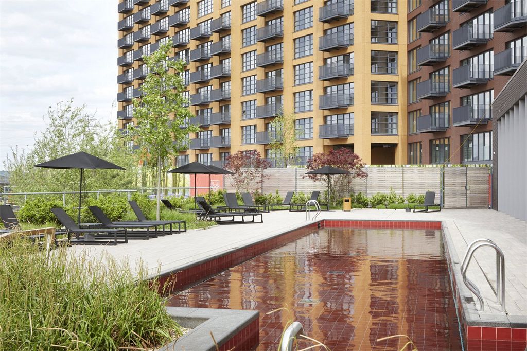 Property photo 2 of 21 Outdoor Pool