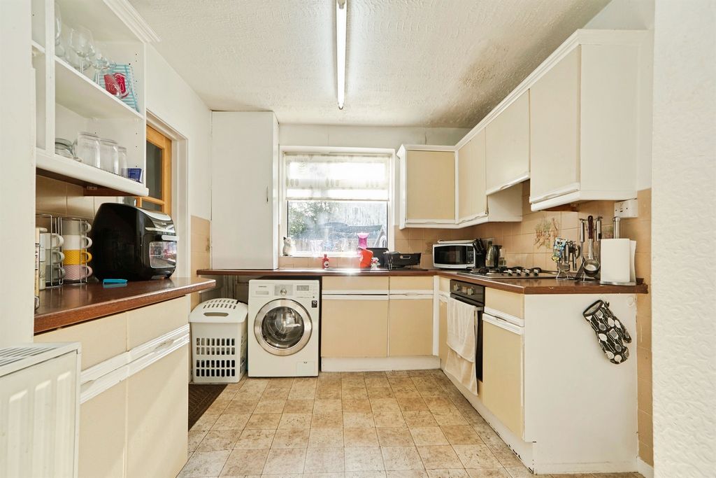 Property photo 3 of 16