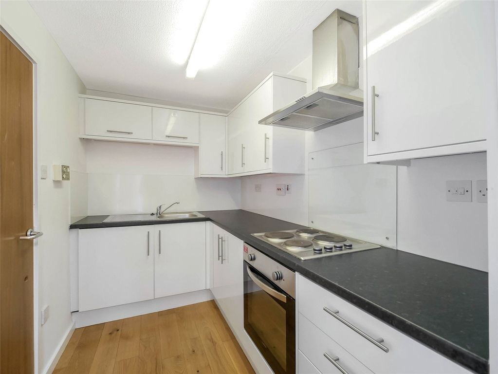 Property photo 3 of 17 Kitchen