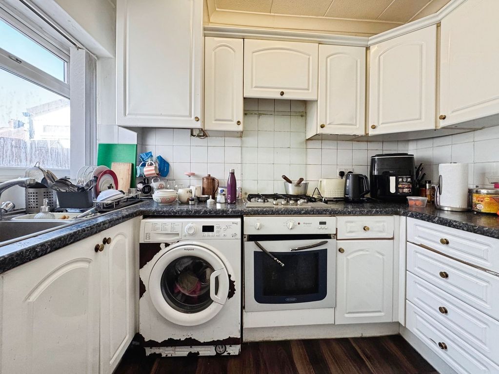 Property photo 3 of 18 Kitchen