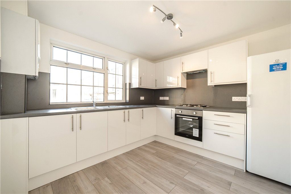 Property photo 2 of 9 Kitchen
