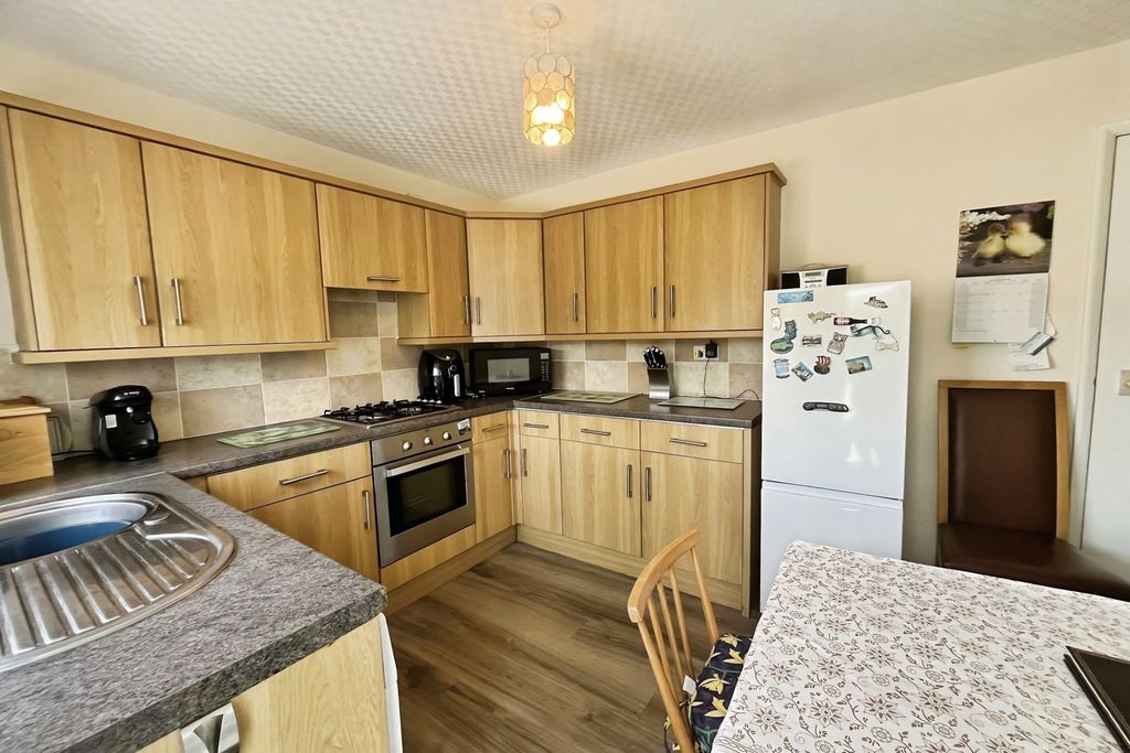 Property photo 3 of 9 Kitchen/Breakfast